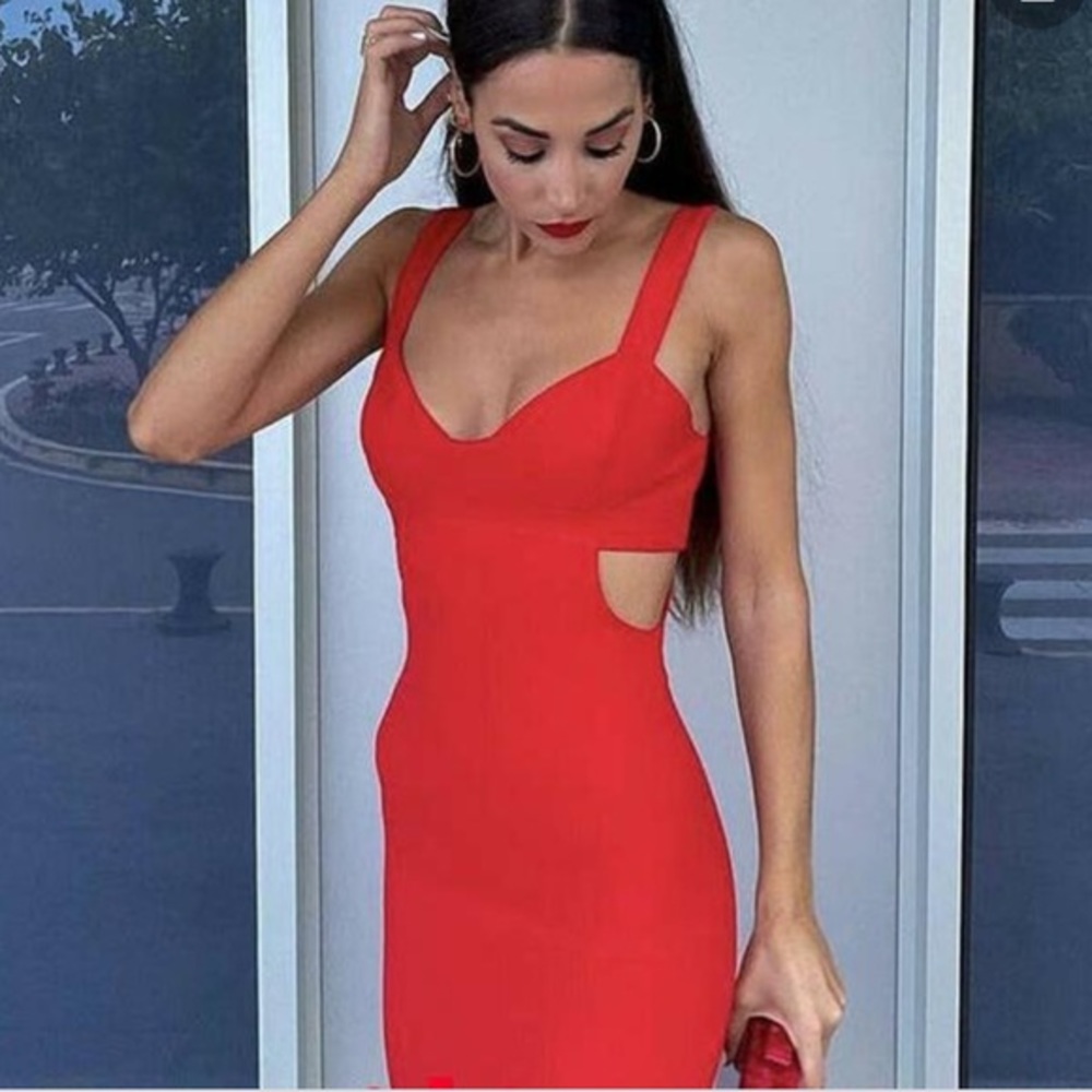 Elegant Red Sleeveless Dress
